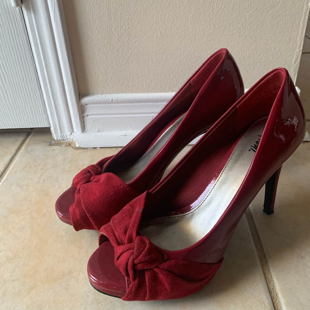 Selling FIONI Red Heels.